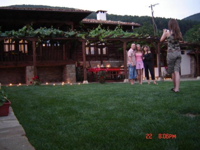 The House With The Vine Guest House ジェラブナ エクステリア 写真